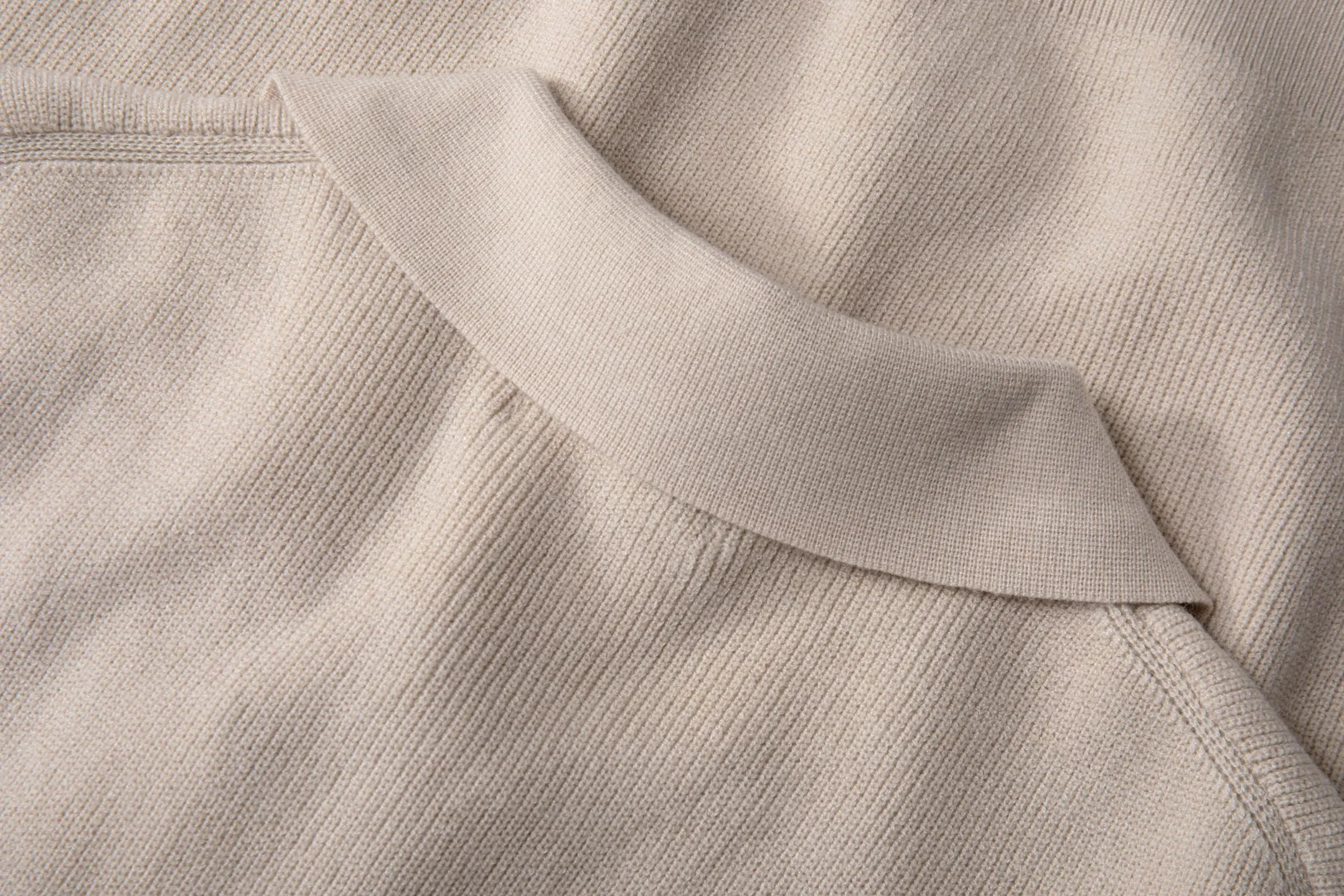 Style No. D 11 Old Money Style LPSeries Flat Lapel Knitted Short Sleeves. For fabric composition, see picture 9 for details. Size: S M L XL Color: Black Apricot Gray